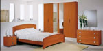 Заявка за спалня в кехлибарен цвят с шесткрилен гардероб  