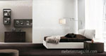 Тъмно кафяво спално обзавеждане по поръчка с контрастно бяла спалня с табла-възглавници  